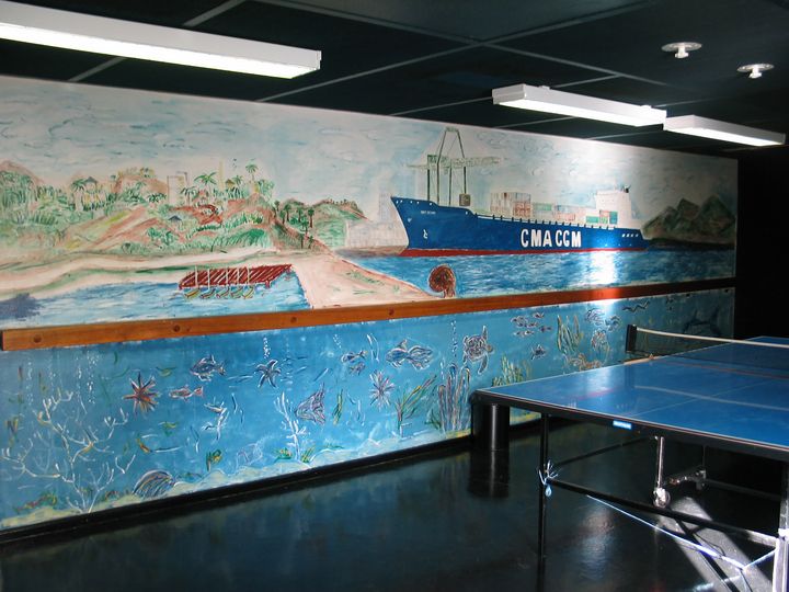 Fresque-murale. Le CMA-CGM “Fort-Desaix” aux Antilles.